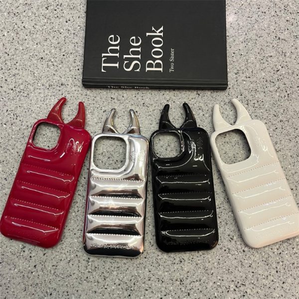 Urban Sophistication iphone16ケース アーバンソフィスティケーションThe Puffer Case Devil in Red ブランド iPhone15/14pro ケース 人気 キラキラ スマホケース iPhone13/12カバー