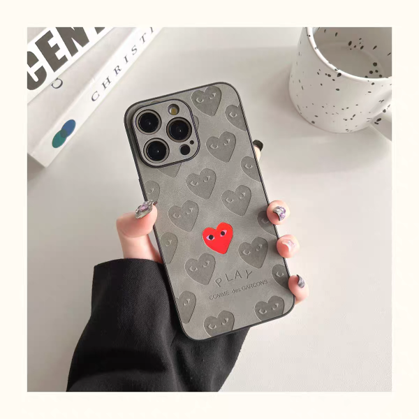 COMME des GARÇONS iphoneケース ブランド スマホケース iPhone16/16proケース  スエード コムデギャルソン アイフォン15/14ケース 携帯 ケース 愛 ハート iphone13/12 カップルお揃い - 画像 (2)