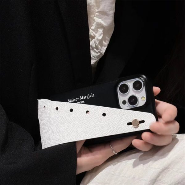 マルジェラ スマホケース ハイ ブランドコピー iphone16/16pro ケース maison margiela 携帯 ケース アイフォン15/15pro ケース ブランド iphoneケース おしゃれ ベルト 付き カップル お揃い - 画像 (6)