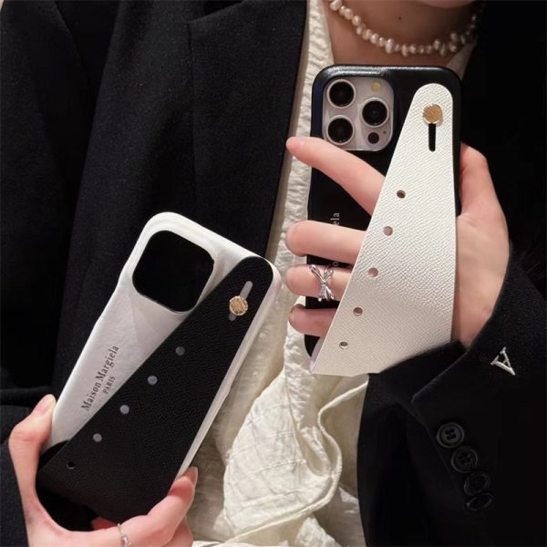 マルジェラ スマホケース ハイ ブランドコピー iphone16/16pro ケース maison margiela 携帯 ケース アイフォン15/15pro ケース ブランド iphoneケース おしゃれ ベルト 付き カップル お揃い